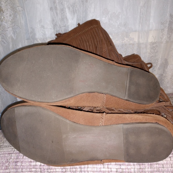 Mudd Fringe Boots - Picture 4 of 5